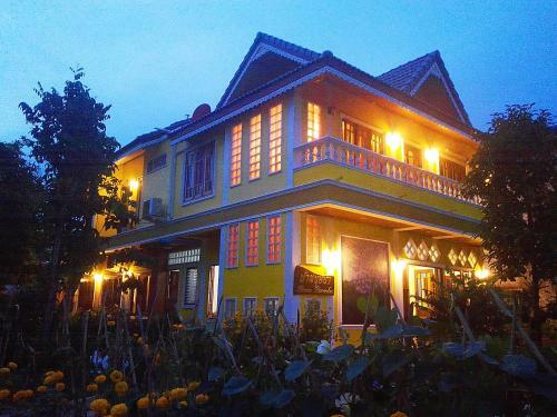 Hostal Baan Bussaba Hotel