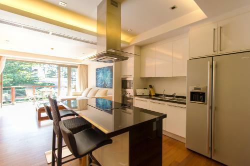 Pearl Of Naithon - Beachfront Apartments