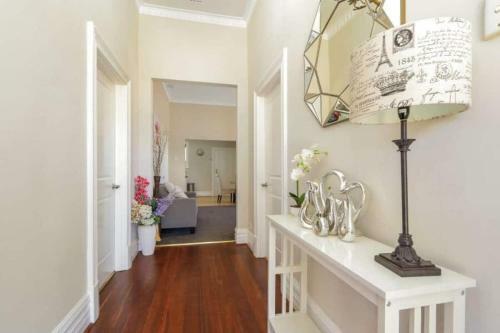 Executive Cottage Must Pay On Arrival Or Call Ahead Wifi Tv Only
