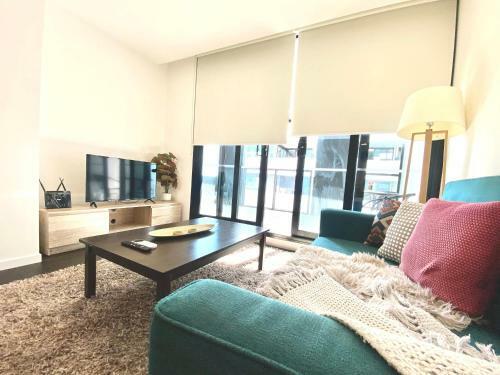 Apartamento Oakleigh Stylish 2b2b Apt With Beautiful View 4b