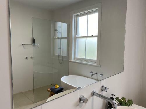 Stylish Comfort & Centrally Located!
