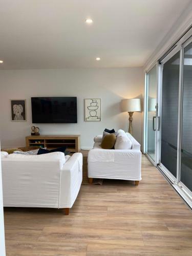 Stylish Comfort & Centrally Located!