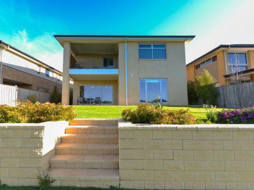 Waterfront Grand Villa For Big Group
