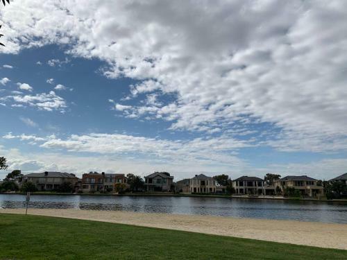 Waterfront Grand Villa For Big Group