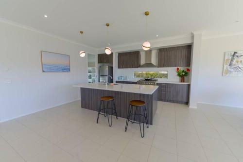 Waterfront Grand Villa For Big Group