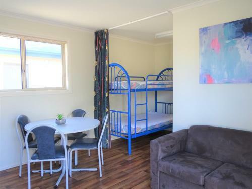 Moonta Bay Cabins - Cabin 4