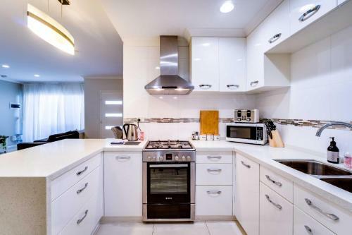 South Perth Family Gem Parking, Stroll To River