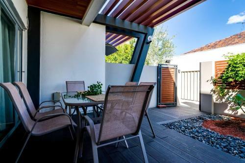 South Perth Family Gem Parking, Stroll To River