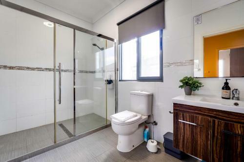 South Perth Family Gem Parking, Stroll To River