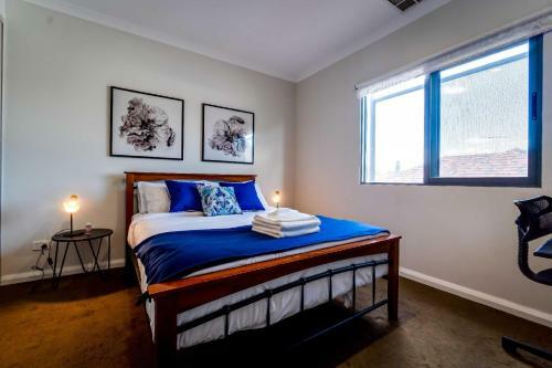 South Perth Family Gem Parking, Stroll To River