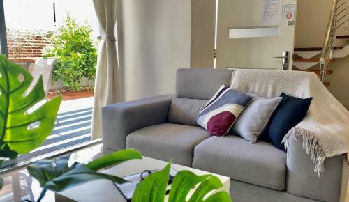 South Perth Family Gem Parking, Stroll To River