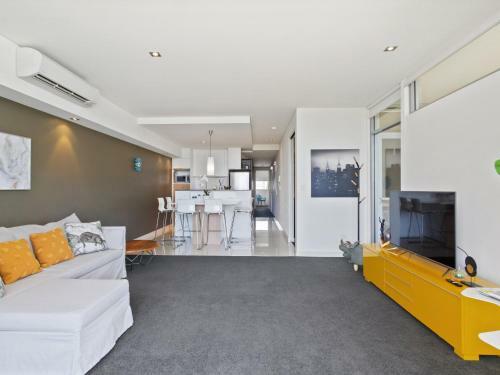 Luxe Furnished City Skyline Views