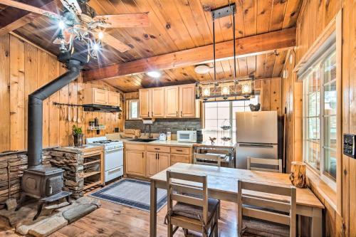 Cozy Sugarloaf Cabin Near National Forest!