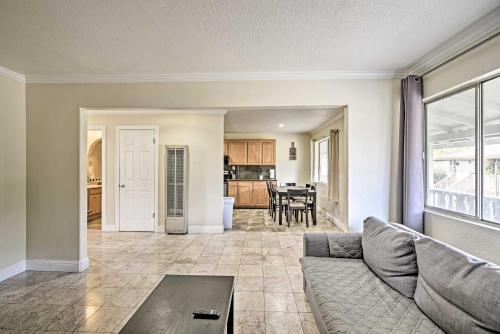 Sunnyvale Apartment With Off-street Parking