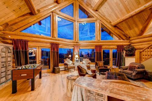Luxe Black Hawk Retreat With Private Hot Tub!