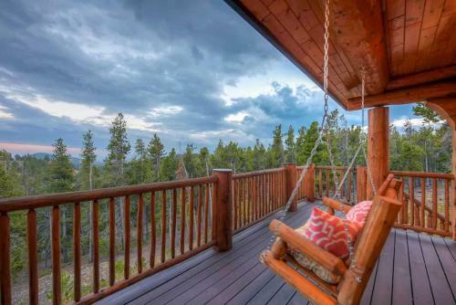 Luxe Black Hawk Retreat With Private Hot Tub!