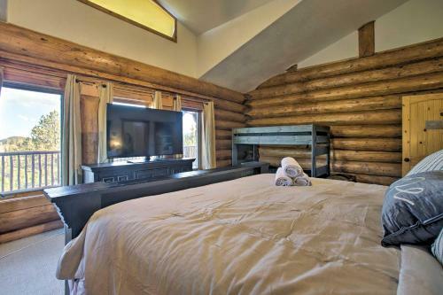Luxe Black Hawk Retreat With Private Hot Tub!