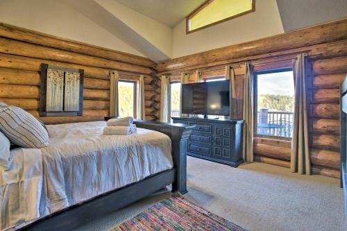 Luxe Black Hawk Retreat With Private Hot Tub!