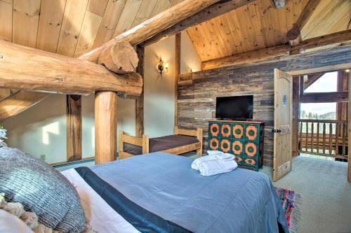 Luxe Black Hawk Retreat With Private Hot Tub!
