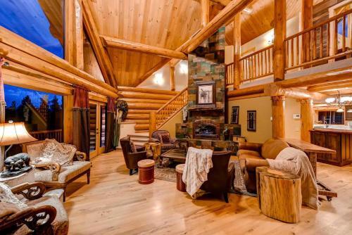 Luxe Black Hawk Retreat With Private Hot Tub!