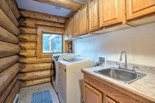 Luxe Black Hawk Retreat With Private Hot Tub!
