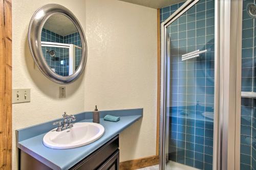 Luxe Black Hawk Retreat With Private Hot Tub!