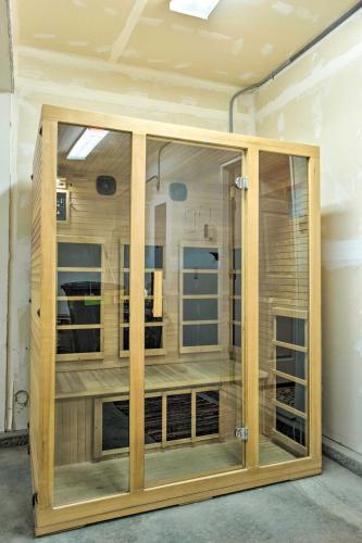 Luxe Black Hawk Retreat With Private Hot Tub!