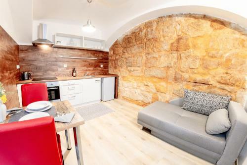 Pilsen Apartment