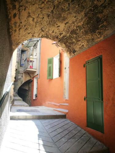 Maison De Village