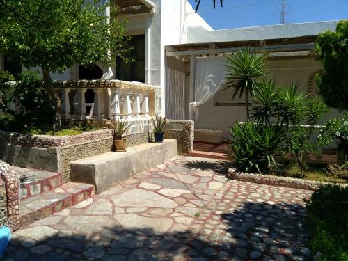 Villa Spaceful Apartment With Veranda N Garden