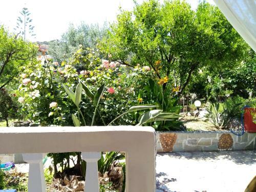Villa Spaceful Apartment With Veranda N Garden