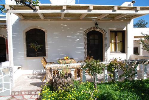 Villa Spaceful Apartment With Veranda N Garden