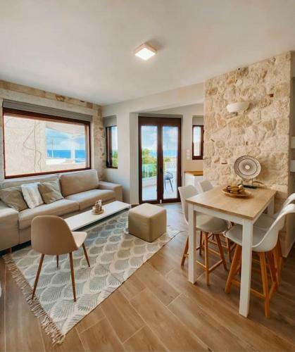 Makry-gialos Luxury Seaview Apartment