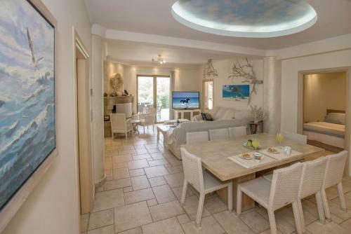 Family Getaway In Marathon By Ghh