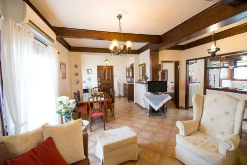 Charming Traditional Hideaway