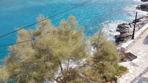 Lionas Seaside Retreat