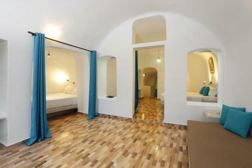 Church And Cave - Santorini Private Residences