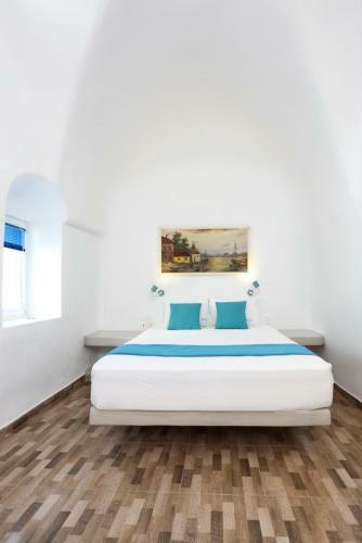 Church And Cave - Santorini Private Residences