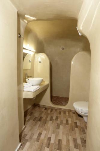 Church And Cave - Santorini Private Residences