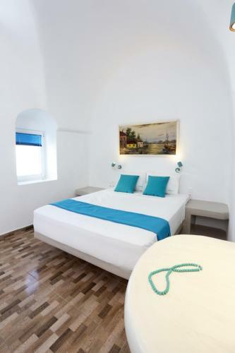 Church And Cave - Santorini Private Residences
