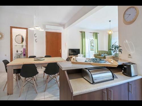 Omalia Apartment