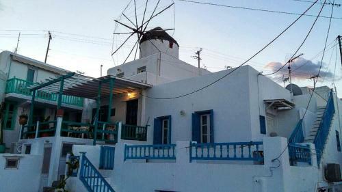 Traditional Split Level House In Mykonos Town