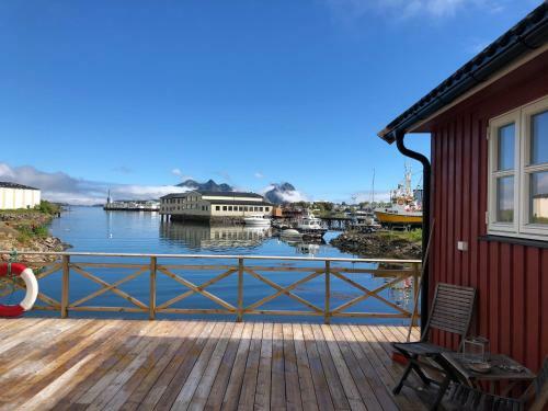 Nora's Waterfront Cabin