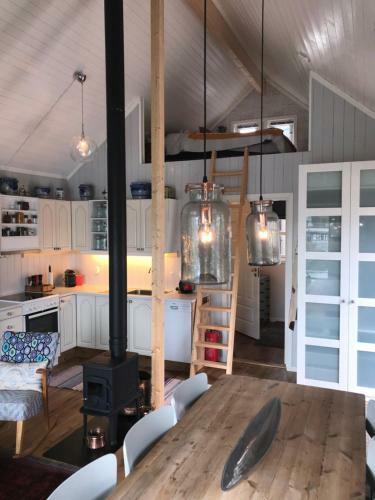 Nora's Waterfront Cabin