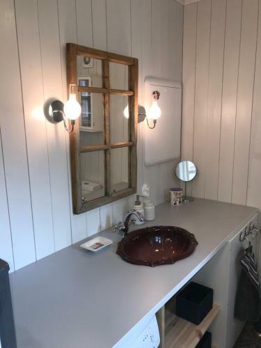 Nora's Waterfront Cabin