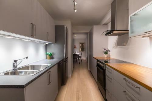 Enter Viking Apartments