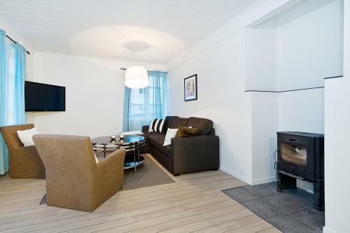 Enter Viking Apartments