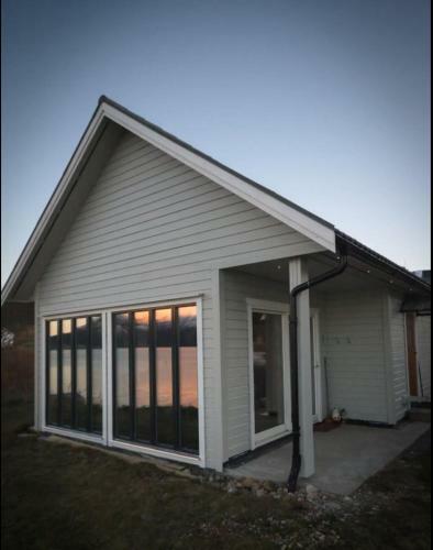 Nice Little House Right By The Sea, Stunning View!