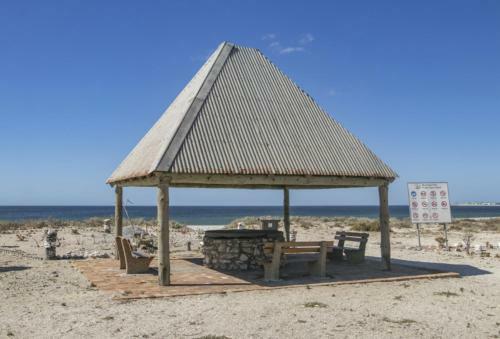 Cheerful Cottage On Britannia Beach, West Coast