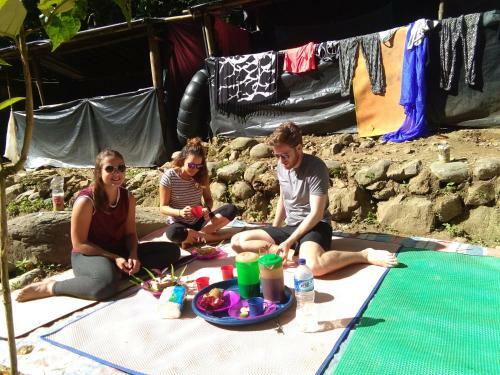 Hostal Bukit Lawang Landak River Guest House
